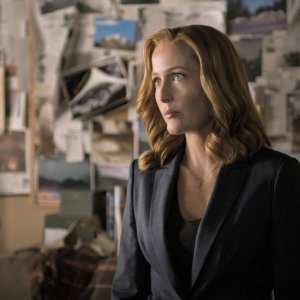 X-Files: l'attrice Gillian Anderson interpreta Scully nell'episodio Ossessione