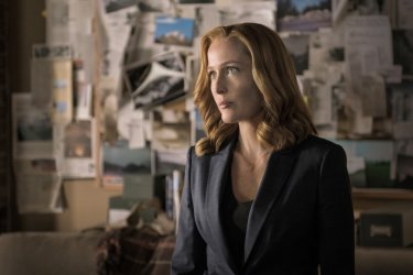 X-Files: l'attrice Gillian Anderson interpreta Scully nell'episodio Ossessione