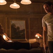 X-Files: William B. Davis e David Duchovny in una foto dell'episodio Ossessione