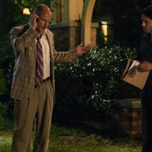 Codice 999: Woody Harrelson e Casey Affleck in una scena del film