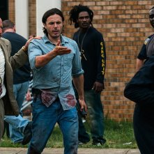 Codice 999: Woody Harrelson e Casey Affleck in un momento del film