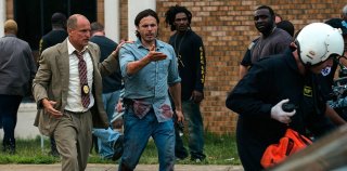 Codice 999: Woody Harrelson e Casey Affleck in un momento del film