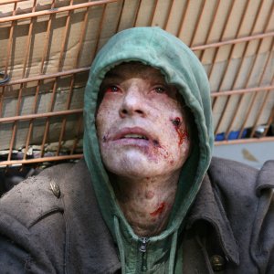 Frankenstein: un sofferente Xavier Samuel in una scena del film