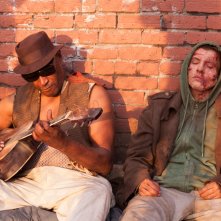 Frankenstein: Xavier Samuel e Tony Todd in una scena del film