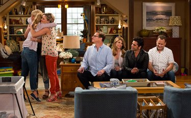 Le amiche di mamma: una foto di  John Stamos, Andrea Barber, Candace Cameron Bure, Dave Coulier, Lori Loughlin, Bob Saget, Jodie Sweetin