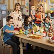 Le amiche di mamma: i protagonisti della serie Netflix riuniti a tavola