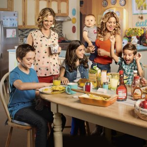 Le amiche di mamma: i protagonisti della serie Netflix riuniti a tavola