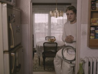 Il condominio dei cuori infranti: Michael Pitt in una scena del film