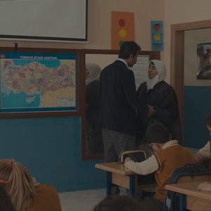 La canzone perduta: Feyyaz Duman e Zübeyde Ronahi in una scena del film