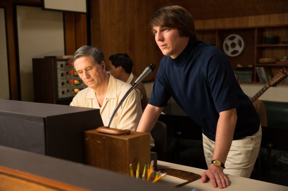 Love and Mercy: Paul Dano in una scena del film