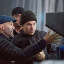 L'ultima tempesta: il regista Craig Gillespie e Chris Pine al lavoro sul set del film