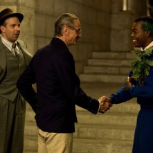 Race - Il colore della vittoria: Stephan James, Jeremy Irons e Jason Sudeikis in una scena del film