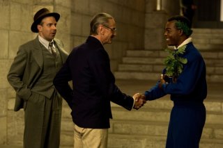 Race - Il colore della vittoria: Stephan James, Jeremy Irons e Jason Sudeikis in una scena del film