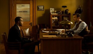 Race - Il colore della vittoria: Stephan James e Jason Sudeikis in una scena del film