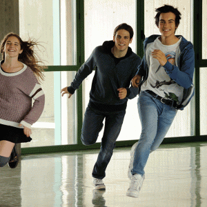 Un bacio: Rimau Grillo Ritzberger, Valentina Romani e Leonardo Pazzagli in una scena del film