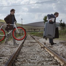 Un paese quasi perfetto: Silvio Orlando e Fabio Volo in una scena del film