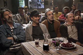 Un paese quasi perfetto: Silvio Orlando, Fabio Volo, Carlo Buccirosso e Nando Paone in una scena del film
