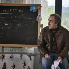 Un paese quasi perfetto: Silvio Orlando in una scena del film