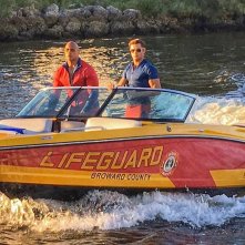 Baywatch: Dwayne Johnson e Zac Efron sul motoscafo del soccorso marino