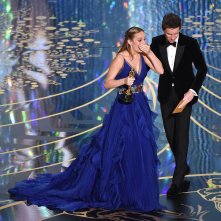 Oscar 2016: Brie Larson premiata da Eddie Redmayne