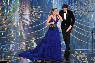 Oscar 2016: Brie Larson premiata da Eddie Redmayne