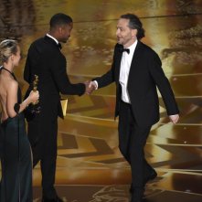Oscar 2016: Emmanuel Lubezki riceve la statuetta