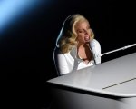 Oscar 2016: lacrime per il brano di Lady Gaga contro lo stupro