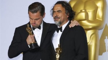 Oscar 2016, Leonardo DiCaprio e Inarritu con i loro premi per Revenant