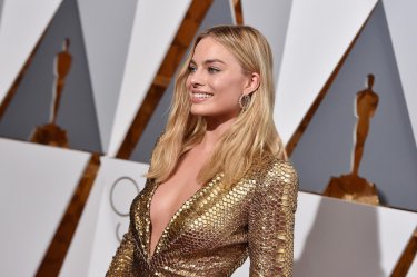 Margot Robbie at the 2015 Oscars in a sparkling all-gold dress.