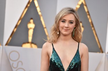 Oscar 2016: un'elegantissima Saoirse Ronan sul red carpet