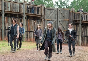 The Walking Dead: il gruppo di Rick insieme a Jesus in I nodi si sciolgono