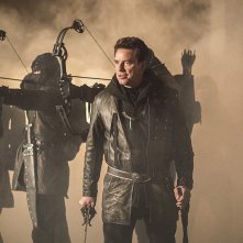 Arrow: John Barrowman nell'episodio Sins of the Father