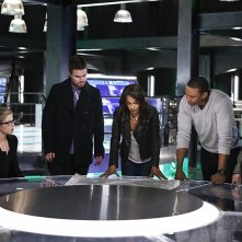 Arrow: una foto dei protagonisti tratta dall'episodio Taken