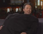 Ben Affleck 'nasconde' Matt Damon sotto la giacca in TV