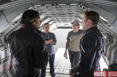 Captain America: Civil War - Sebastian Stan e Chris Evans sul set con i fratelli Russo