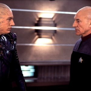 Tom Hardi e Patrick Stewart in Star Trek la nemesi