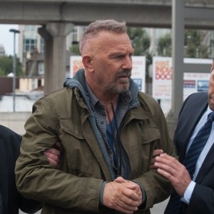 Criminal: Kevin Costner in una scena del film