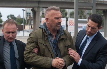 Criminal: Kevin Costner in una scena del film