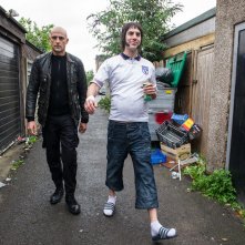 Grimsby - Attenti a quell'altro: Sacha Baron Cohen e Mark Strong in un momento del film