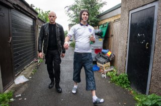 Grimsby - Attenti a quell'altro: Sacha Baron Cohen e Mark Strong in un momento del film