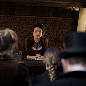 Mister Chocolat: Noémie Lvovsky in una scena del film