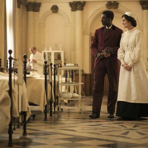 Mister Chocolat: Omar Sy e Clotilde Hesme in una scena del film