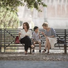 Nemiche per la pelle: Margherita Buy, Claudia Gerini e Jasper Cabal in una scena del film