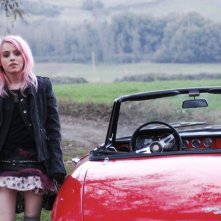 Tutte le strade portano a Roma: Rosie Day in una scena del film