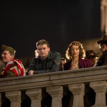 Una notte con la regina: Jack Reynor e Sarah Gadon in una scena del film