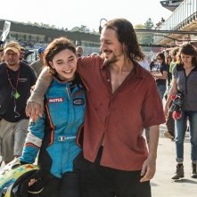 Veloce come il vento: Matilda De Angelis e Stefano Accorsi in una scena del film