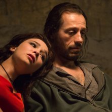 Veloce come il vento: Stefano Accorsi e Roberta Mattei in una scena del film