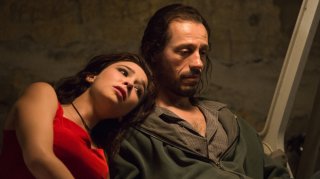 Veloce come il vento: Stefano Accorsi e Roberta Mattei in una scena del film