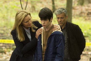 The Family: Joan Allen, Liam James e Rupert Graves in una foto della serie