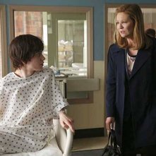 The Family: Liam James e Joan Allen in una foto del primo episodio